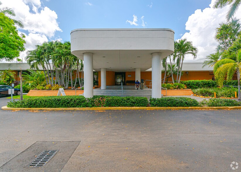 More Photos Of 7867 N Kendall Dr, Miami Medical For Lease