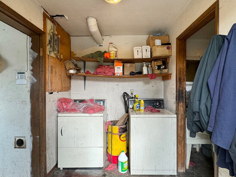 More Photos Of 275 S 7th Ave, Sequim Auto Repair For Sale