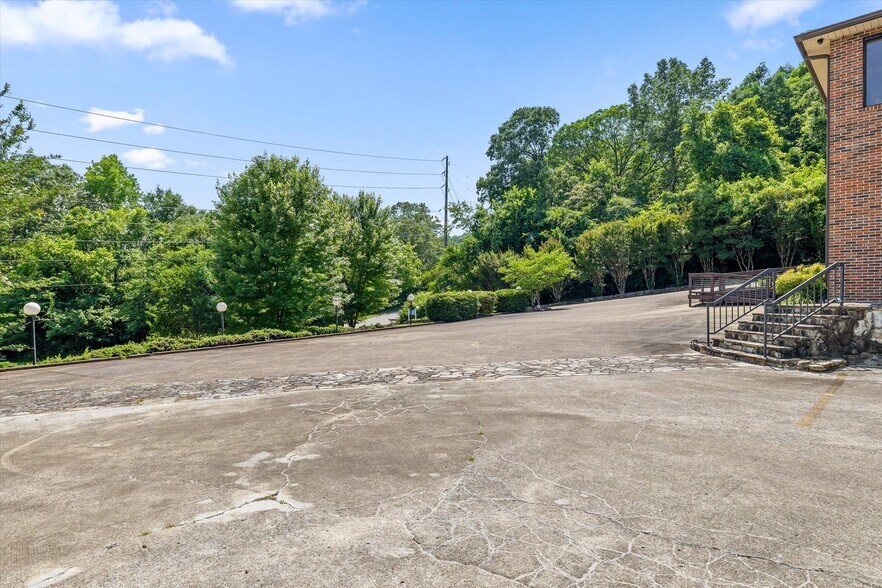 More Photos Of 901 Mountain Creek Rd, Chattanooga Office For Lease