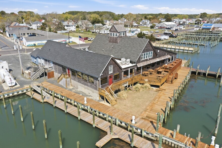 More Photos Of 17 Atlantic Ave, Wachapreague Restaurant For Sale