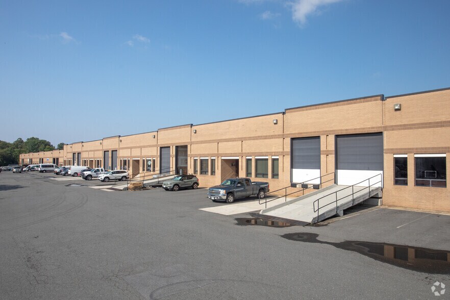 More Photos Of 4001-4003 Westfax Dr, Chantilly Light Manufacturing For Lease