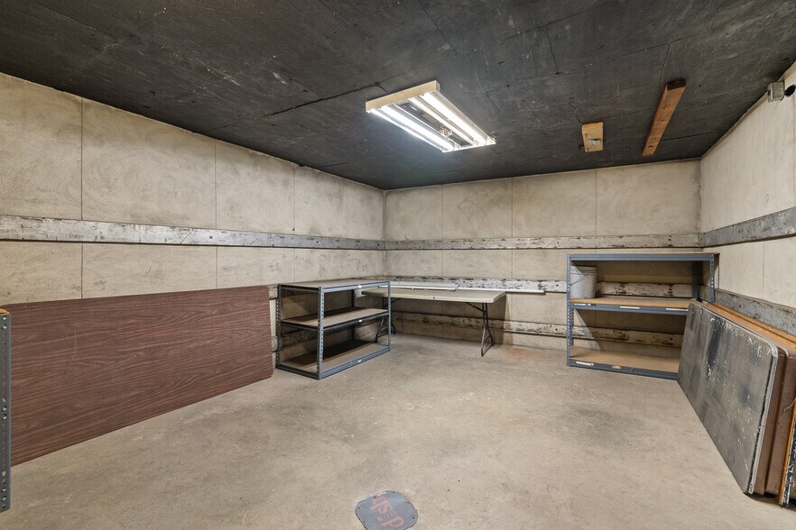 More Photos Of 922 W Fourth St, Mansfield Warehouse For Lease