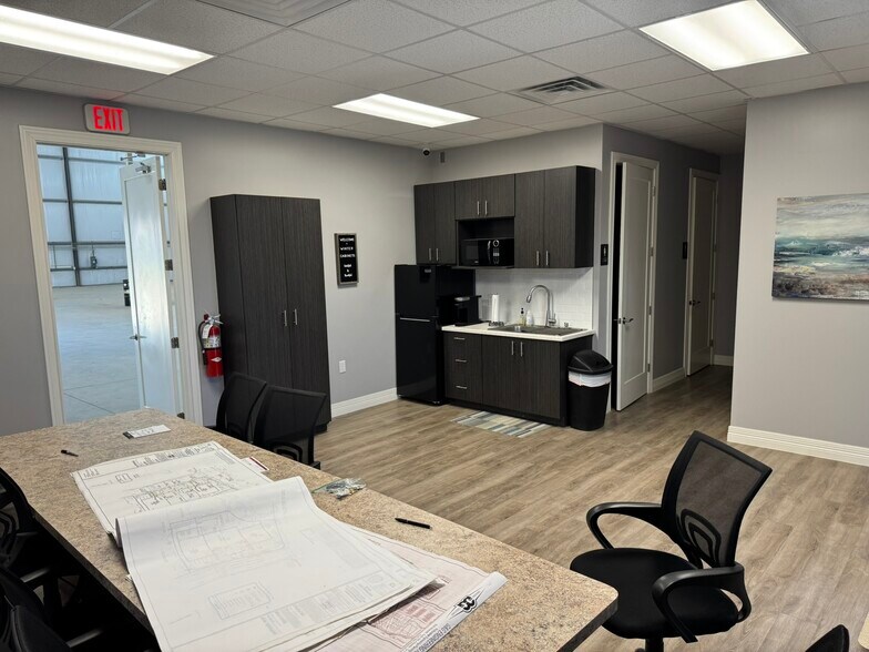 More Photos Of 10411 Kansack Ln, Houston Warehouse For Lease