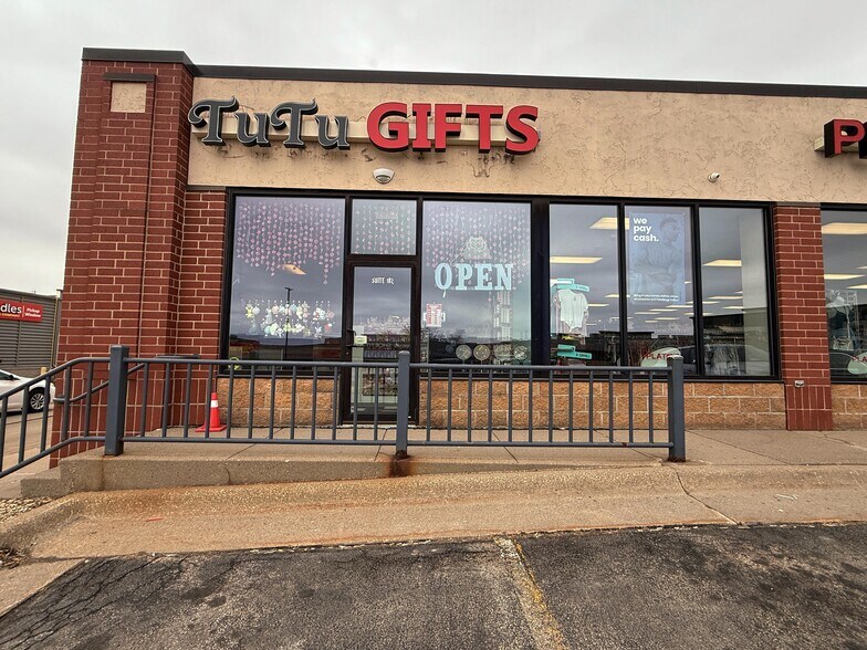 Primary Photo Of 806 Wacker Dr, Dubuque Restaurant For Lease