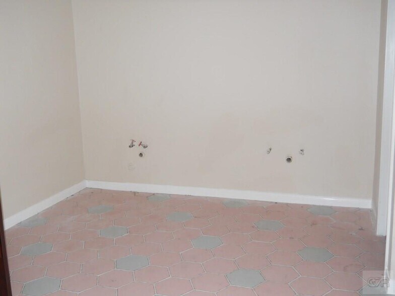 More Photos Of 2302 45th St, Galveston Office For Lease