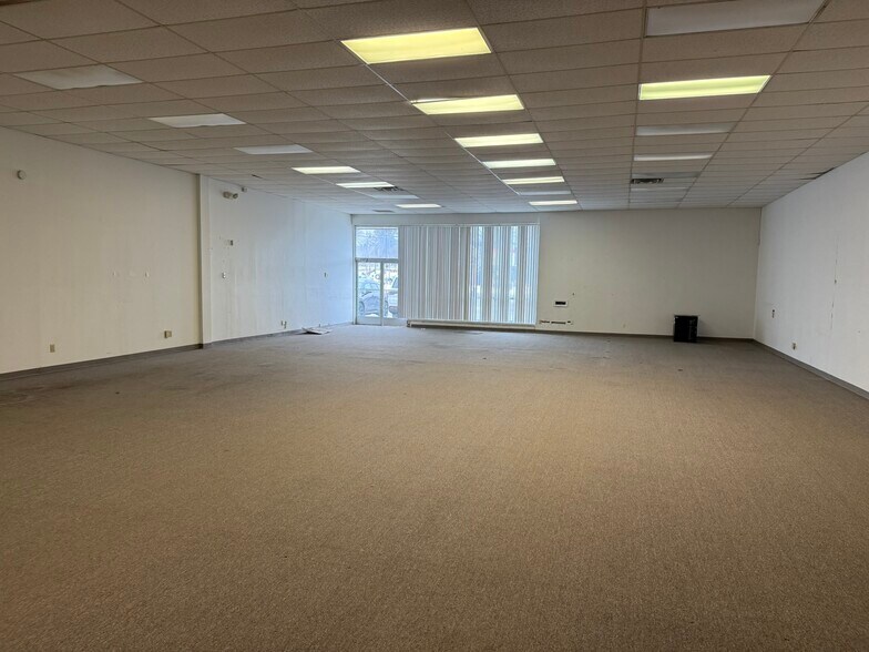 More Photos Of 5525 S Cedar St, Lansing Unknown For Lease