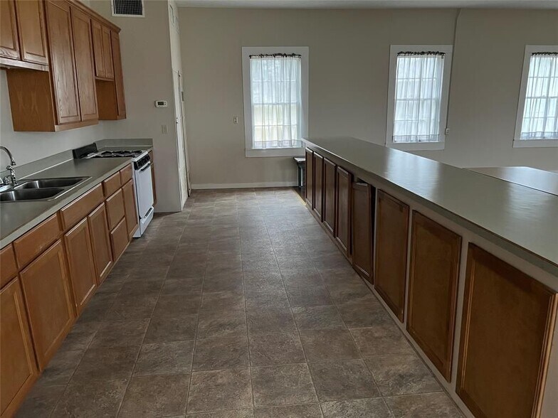 More Photos Of 102 E Main St, Cumby Religious Facility For Sale