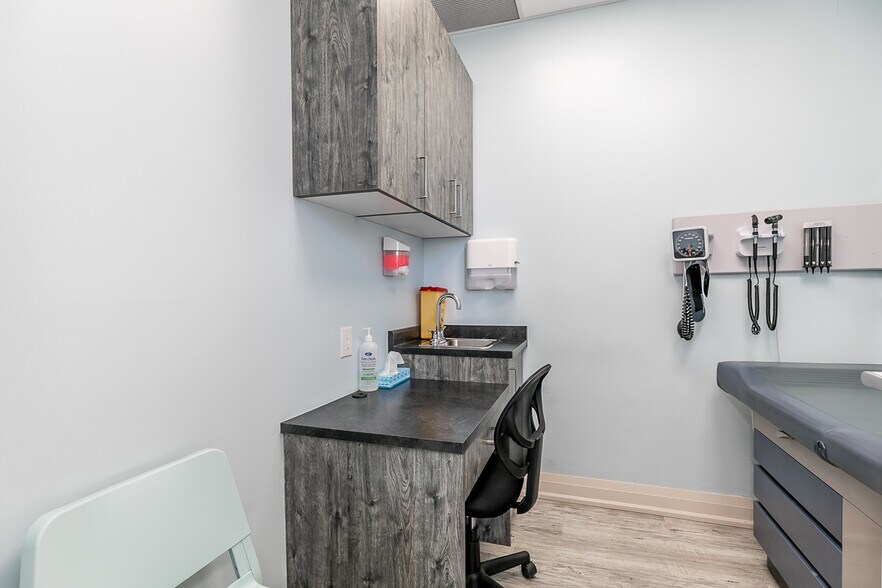 More Photos Of 50 Bur Oak Ave, Markham Storefront For Sale