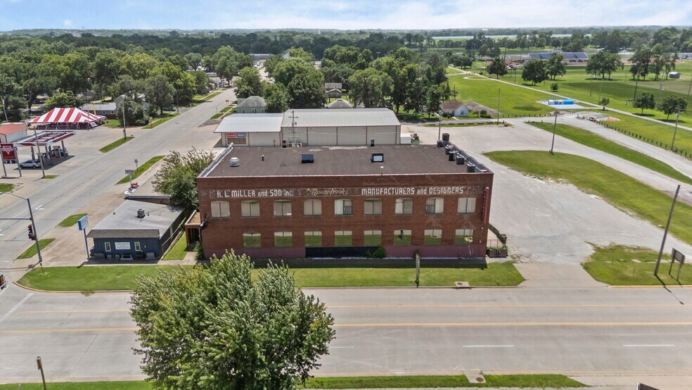 More Photos Of 415 W Madison Ave, Iola Restaurant For Sale