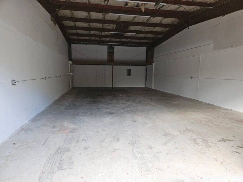 More Photos Of 3033 NE 19th Dr, Gainesville Warehouse For Lease