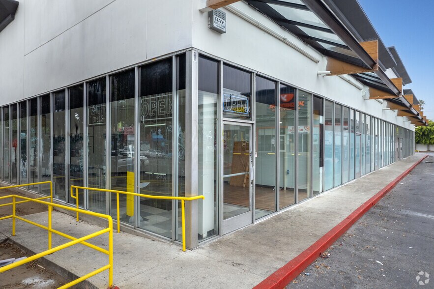 More Photos Of 1075 N Western Ave, Los Angeles Unknown For Lease