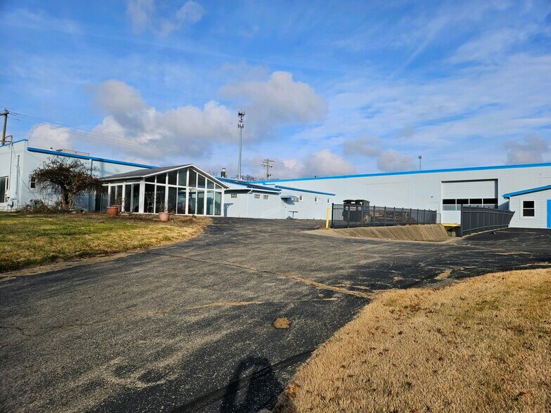 More Photos Of 1256 W Sharon Rd, Cincinnati Warehouse For Sale