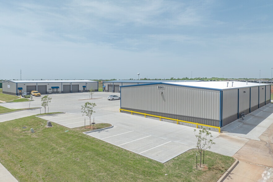 More Photos Of 9345 S Eastern Ave, Moore Warehouse For Lease