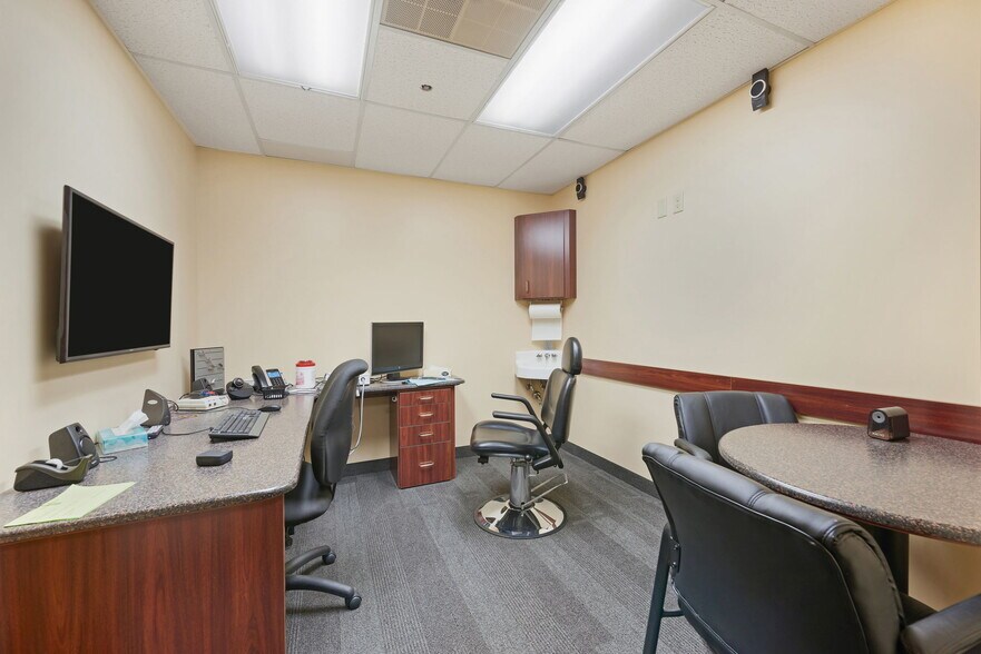 More Photos Of 1560 Beam Ave, Maplewood Medical For Sale