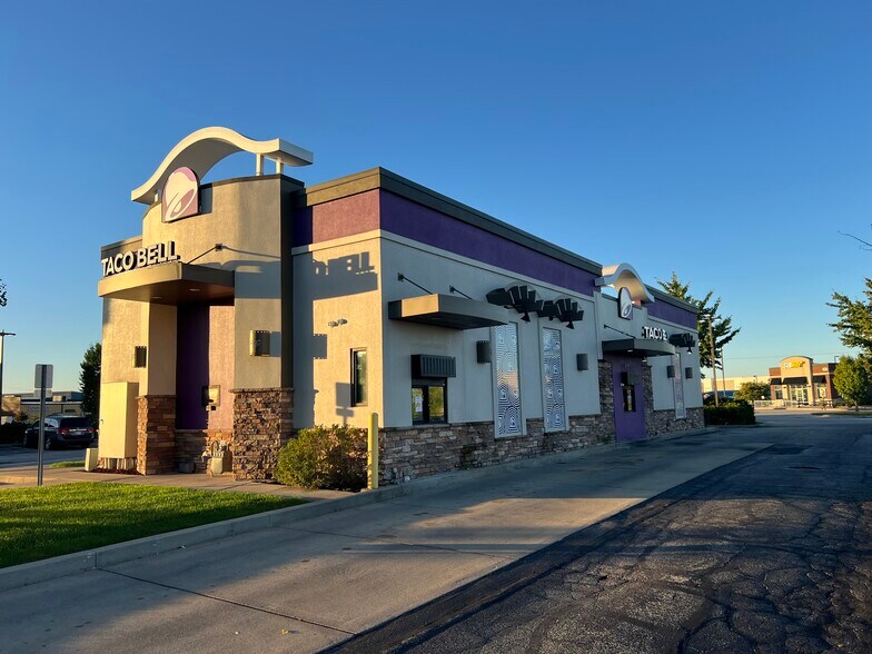 Primary Photo Of 435 N Mt. Zion Rd, Lebanon Fast Food For Sale