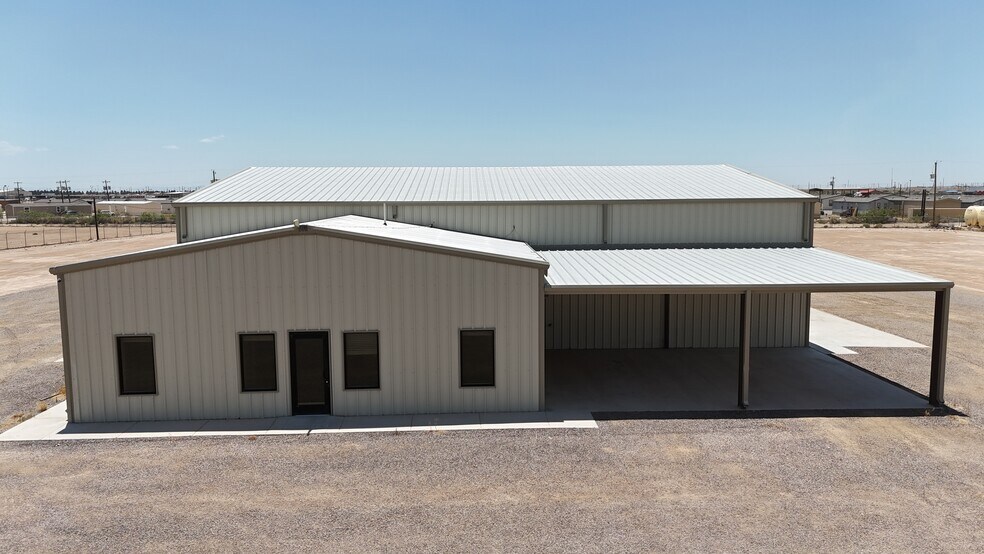 More Photos Of 1389 Oil Mil Rd, Pecos Warehouse For Lease