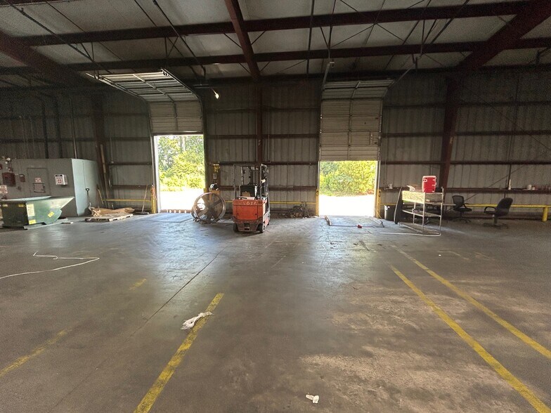 More Photos Of 222 Hwy 58 S, Kinston Warehouse For Lease