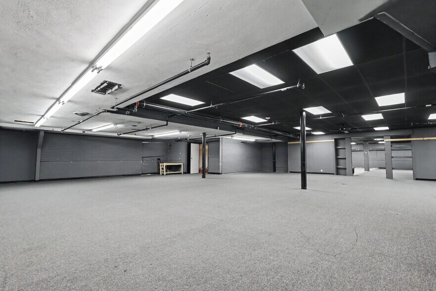 More Photos Of 312 E Main St, Grand Prairie Showroom For Lease