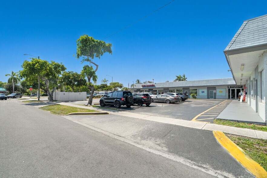 More Photos Of 265 S Federal Hwy, Dania Beach Storefront For Sale