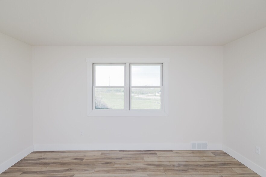 More Photos Of 674 County Road O, Mineral Point Warehouse For Sale