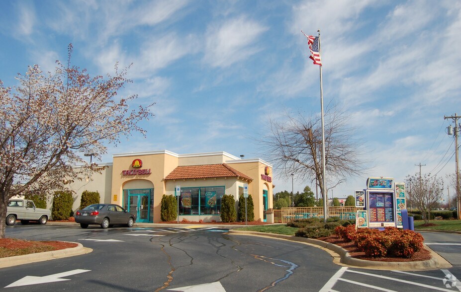 More Photos Of 2725 Northwest Blvd, Newton Unknown For Lease