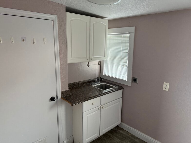 More Photos Of 47-51 E Romie Ln, Salinas Medical For Sale