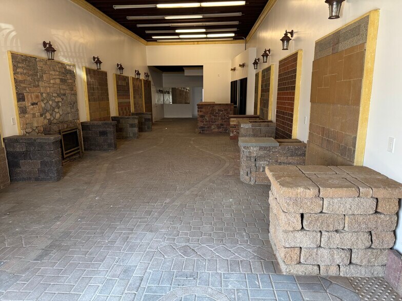 More Photos Of 4641 Telegraph Rd, Los Angeles Manufacturing For Sale