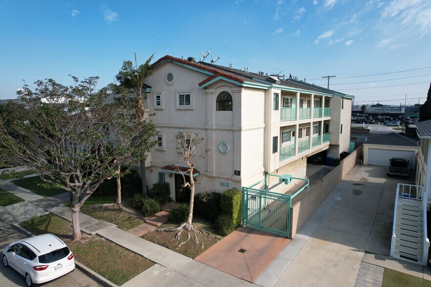 Primary Photo Of 8812 Reading Ave, Los Angeles Apartments For Sale
