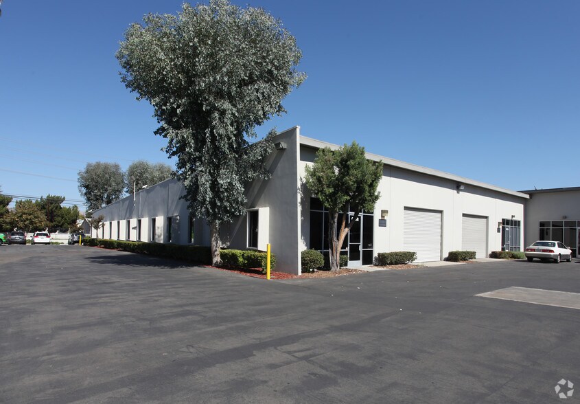 More Photos Of 6724-6758 Eton Ave, Canoga Park Warehouse For Lease