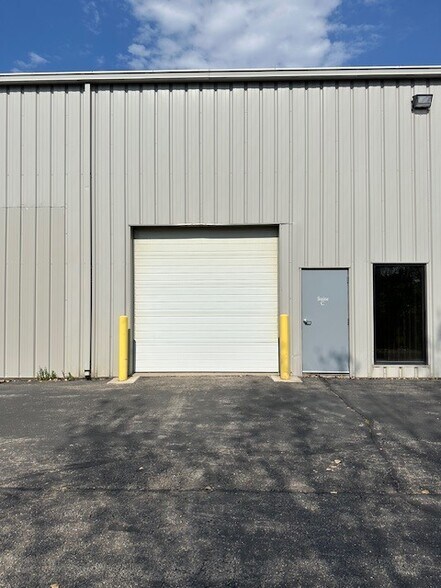 More Photos Of 4501 Triangle St, McFarland Warehouse For Lease