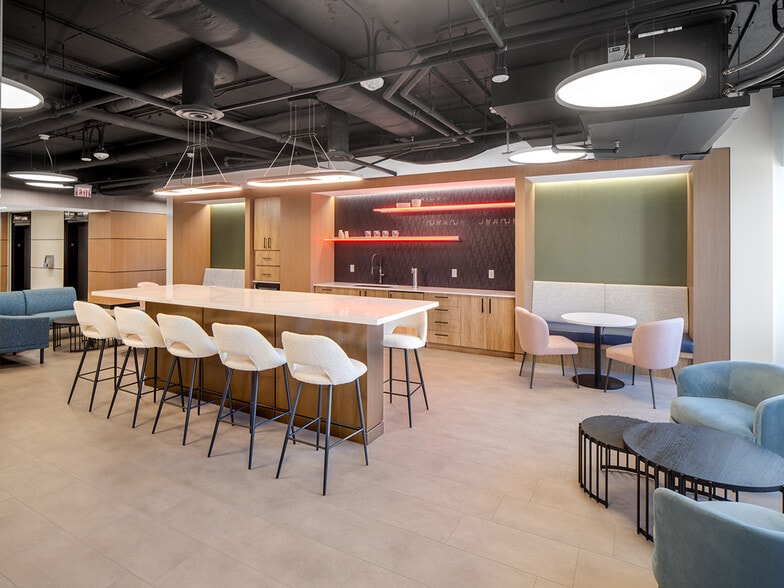 More Photos Of 2461 S Clark St, Arlington Office For Lease