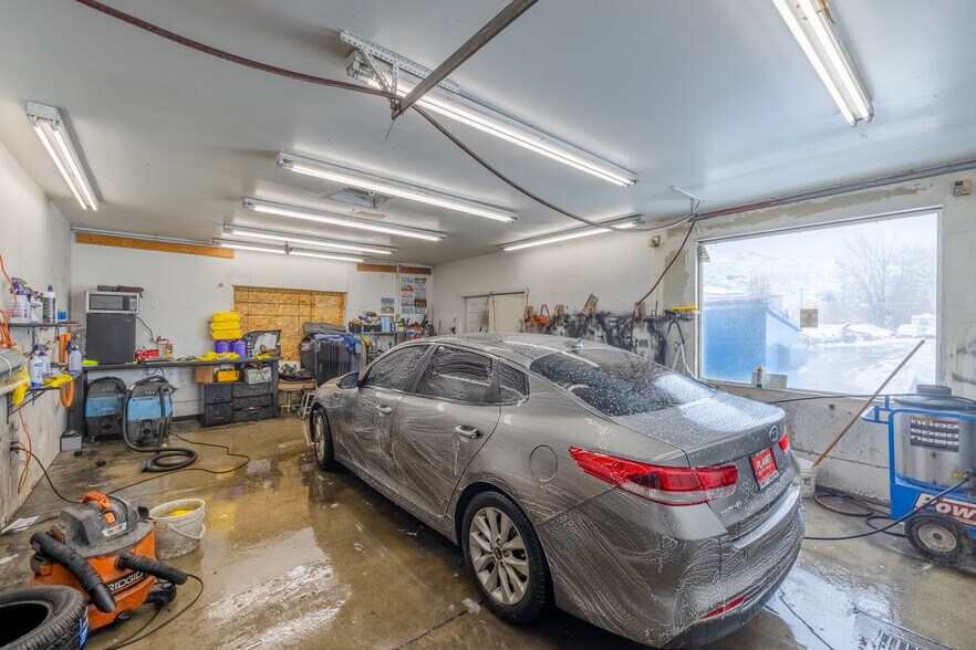 More Photos Of 165 S State St, Lindon Freestanding For Sale