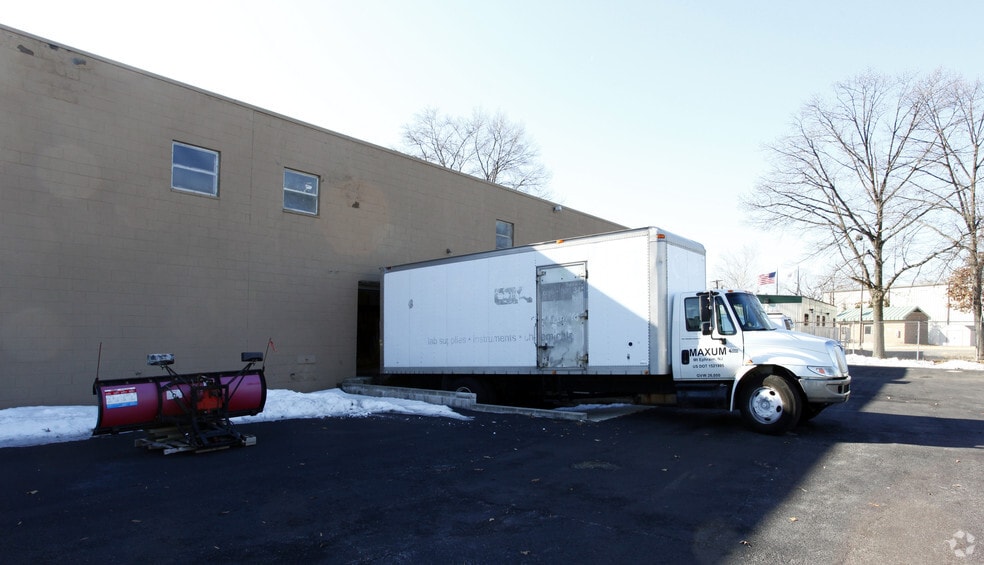 More Photos Of 1114-1120 Crown Point Rd, Westville Distribution For Lease