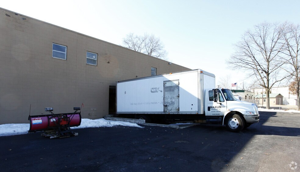 More Photos Of 1114-1120 Crown Point Rd, Westville Distribution For Lease