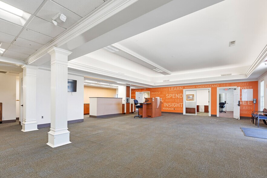 More Photos Of 2085 E University Dr, Auburn General Retail For Sale