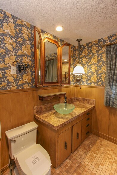 More Photos Of 1201 E 11th Pl, Big Spring Specialty For Sale