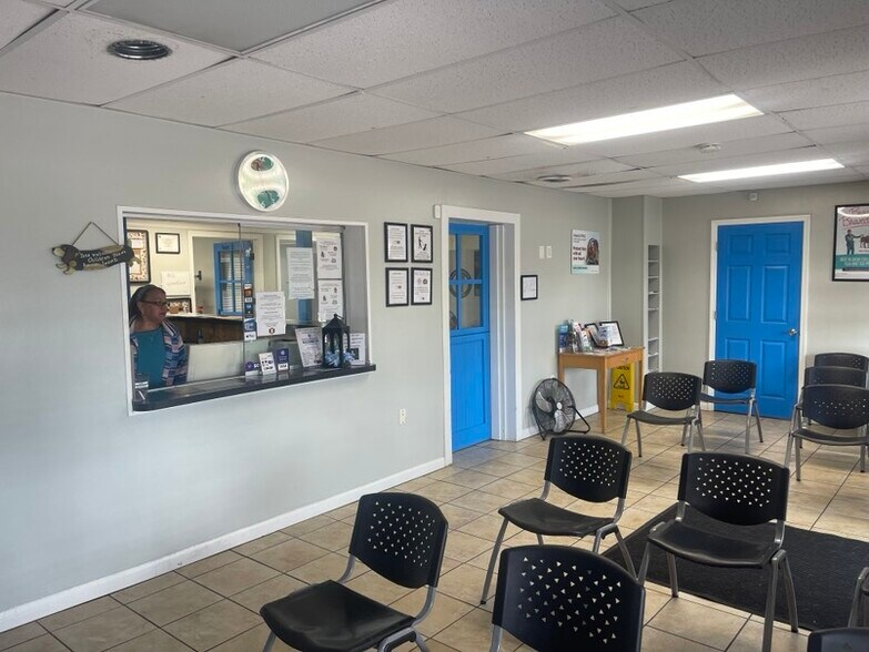 More Photos Of 737 W Oak Ridge Rd, Orlando Office For Lease