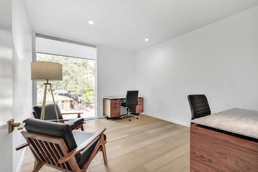 More Photos Of 2208 Lake Austin Blvd, Austin Office Residential For Sale