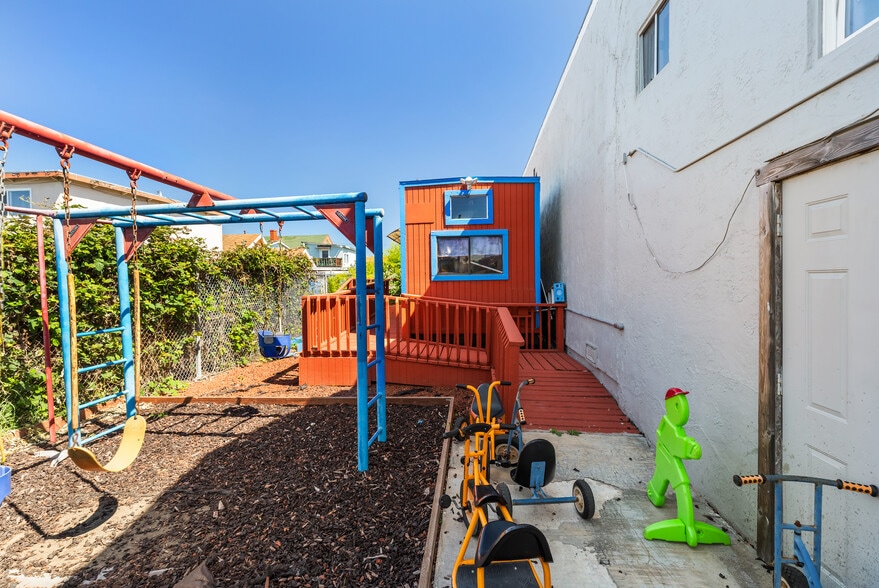 More Photos Of 671 9th St, Richmond Specialty For Sale
