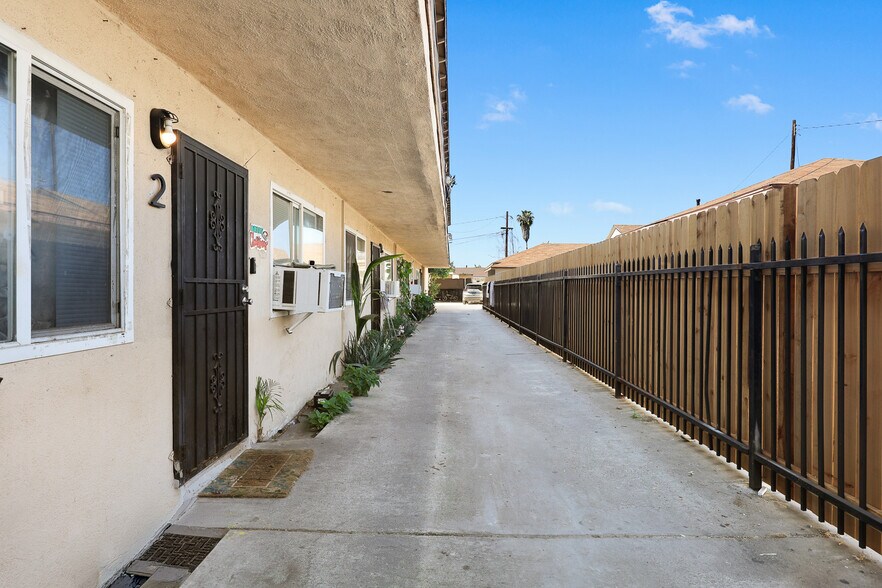 More Photos Of 5913 Greenwood Ave, Commerce Apartments For Sale