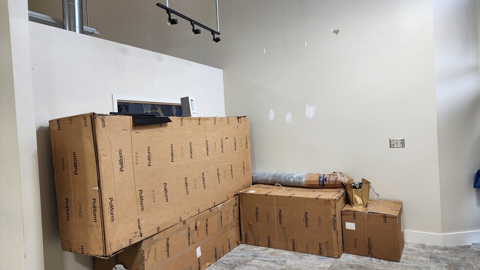 More Photos Of 1425 Ellsworth Industrial Dr, Atlanta General Retail For Lease