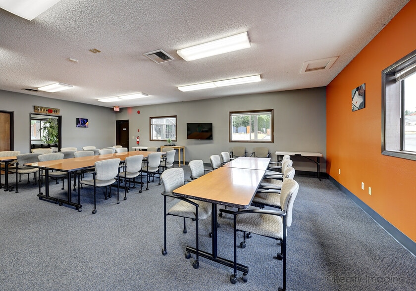 More Photos Of 18390 SW Farmington Rd, Aloha Religious Facility For Sale