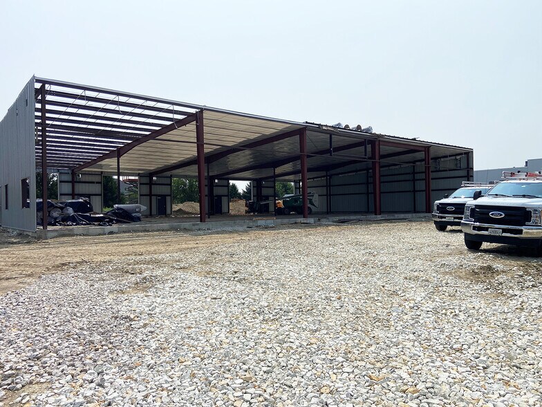 More Photos Of 70 Stonehill Rd, Oswego Warehouse For Lease