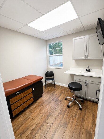 More Photos Of 2506 Acorn St, Fort Pierce Office For Lease