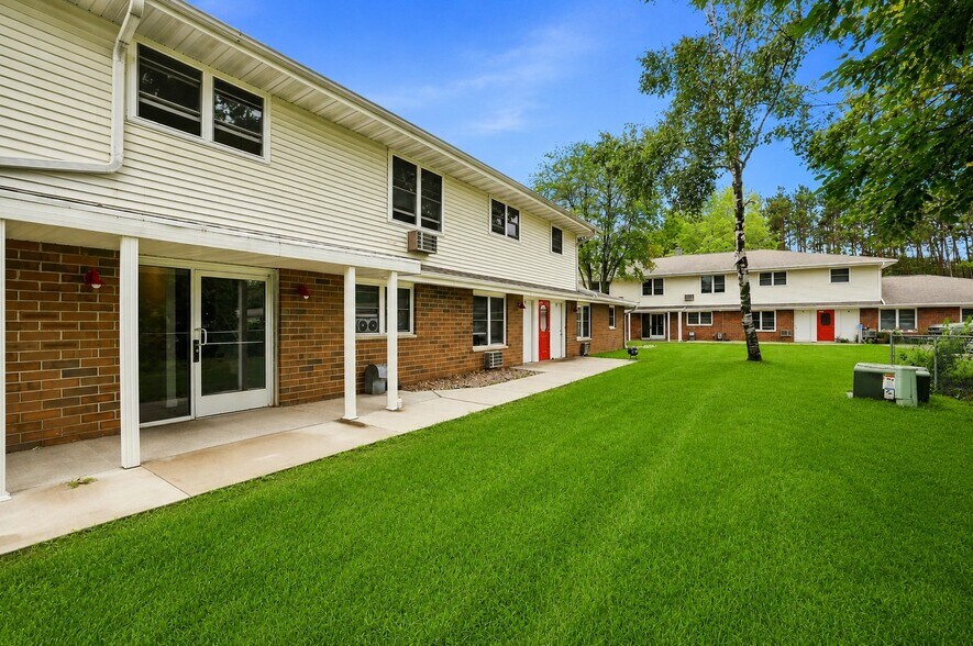 More Photos Of 415 W Fulton St, Waupaca Apartments For Sale