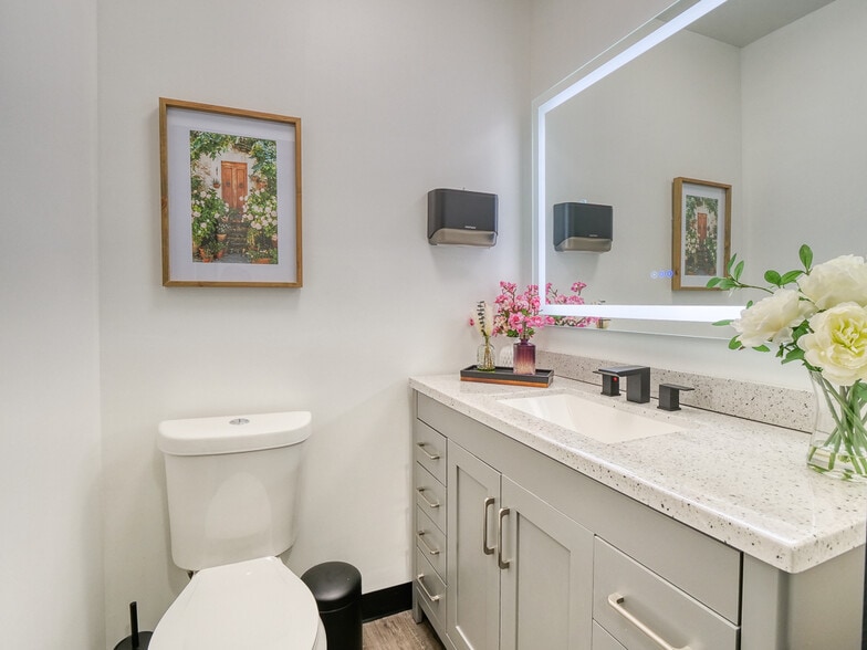 More Photos Of 10850 Pearl Rd, Strongsville Office For Sale