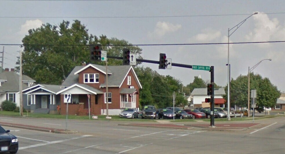 More Photos Of 212 S Kingshighway St, Saint Charles General Retail For Sale