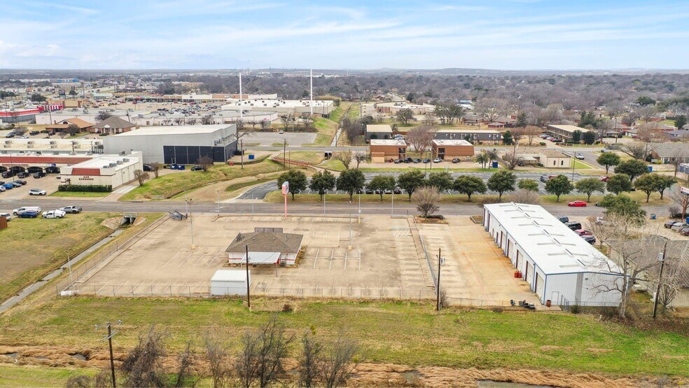 More Photos Of 240 Exchange St, Burleson Auto Dealership For Sale