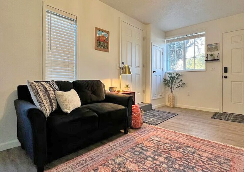 More Photos Of 511 Spruce St SE, Albuquerque Apartments For Sale