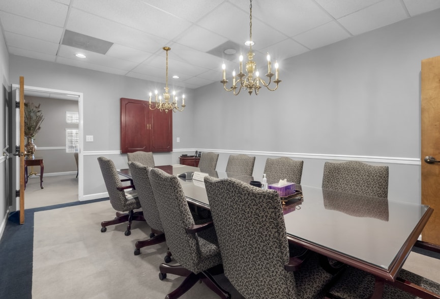 More Photos Of 212 Madison St, Clarksville Office For Lease